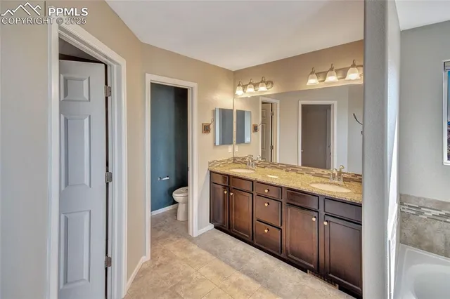 an empty room with closet and a ceiling fan