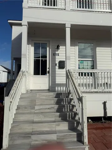 $3,000 | 1715-1717 North Robertson Street, Unit 1717, New Orleans, LA 70116