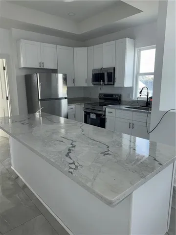 $3,000 | 1715-1717 North Robertson Street, Unit 1717, New Orleans, LA 70116