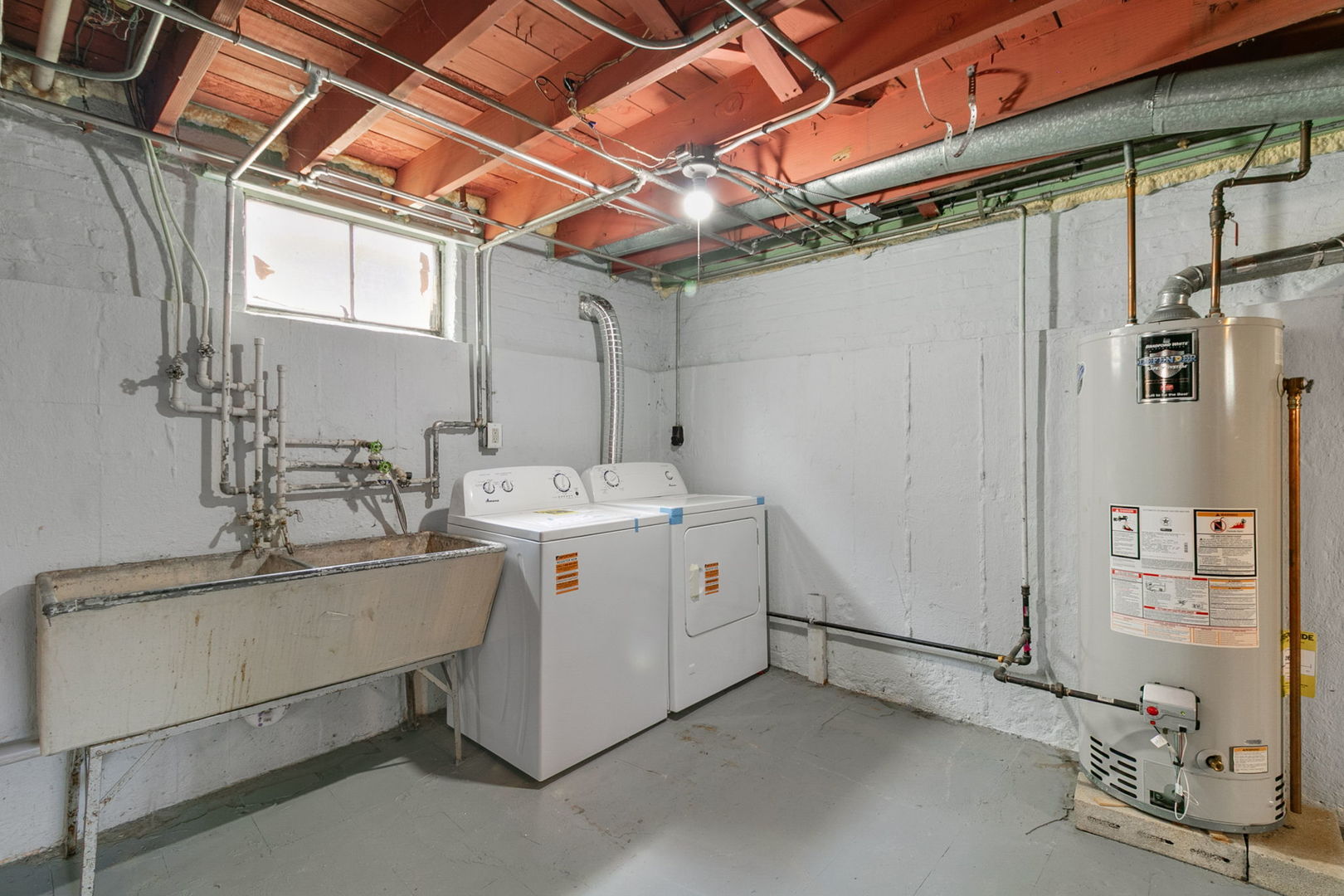 1532 State Line Road Calumet City, IL 60409 - Photo 13 of 15 a utility room with a washer and dryer
