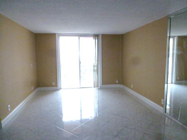 2929 South Ocean Boulevard, Unit 411 Boca Raton, FL 33432 - Photo 4 of 11 (25)LR.JPG
