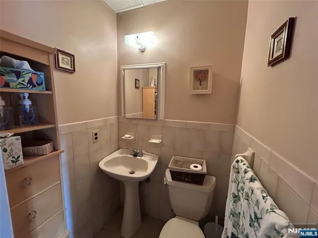 a view of a backyard with sitting area