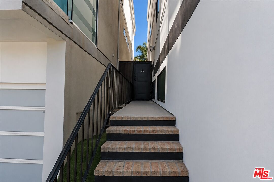 6732 Esplanade Street Playa del Rey, CA 90293 - Photo 10 of 10 a view of entryway