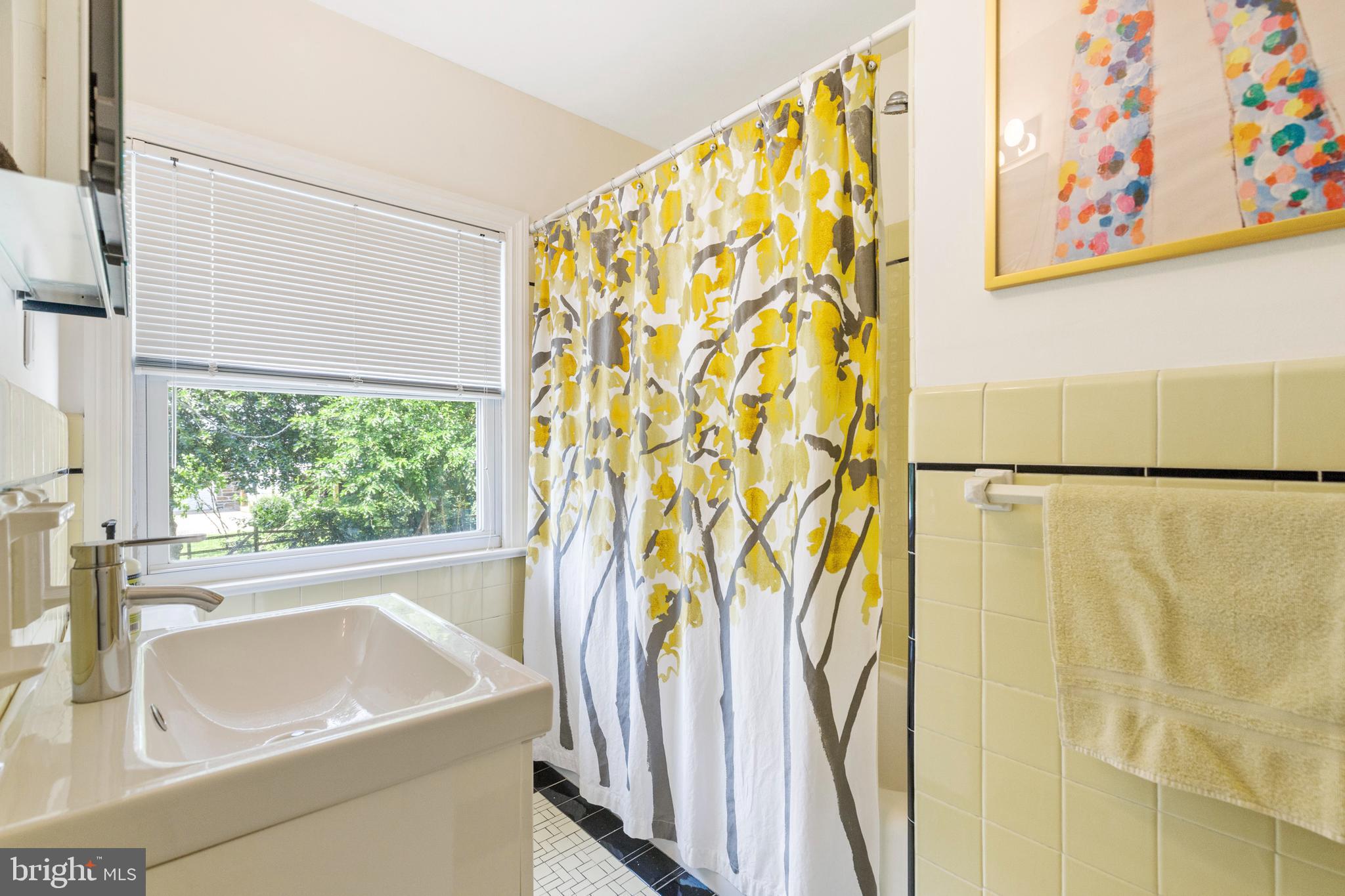 406 Red Leaf Road Wynnewood, PA 19096 - Photo 19 of 36 Full Hall Bath