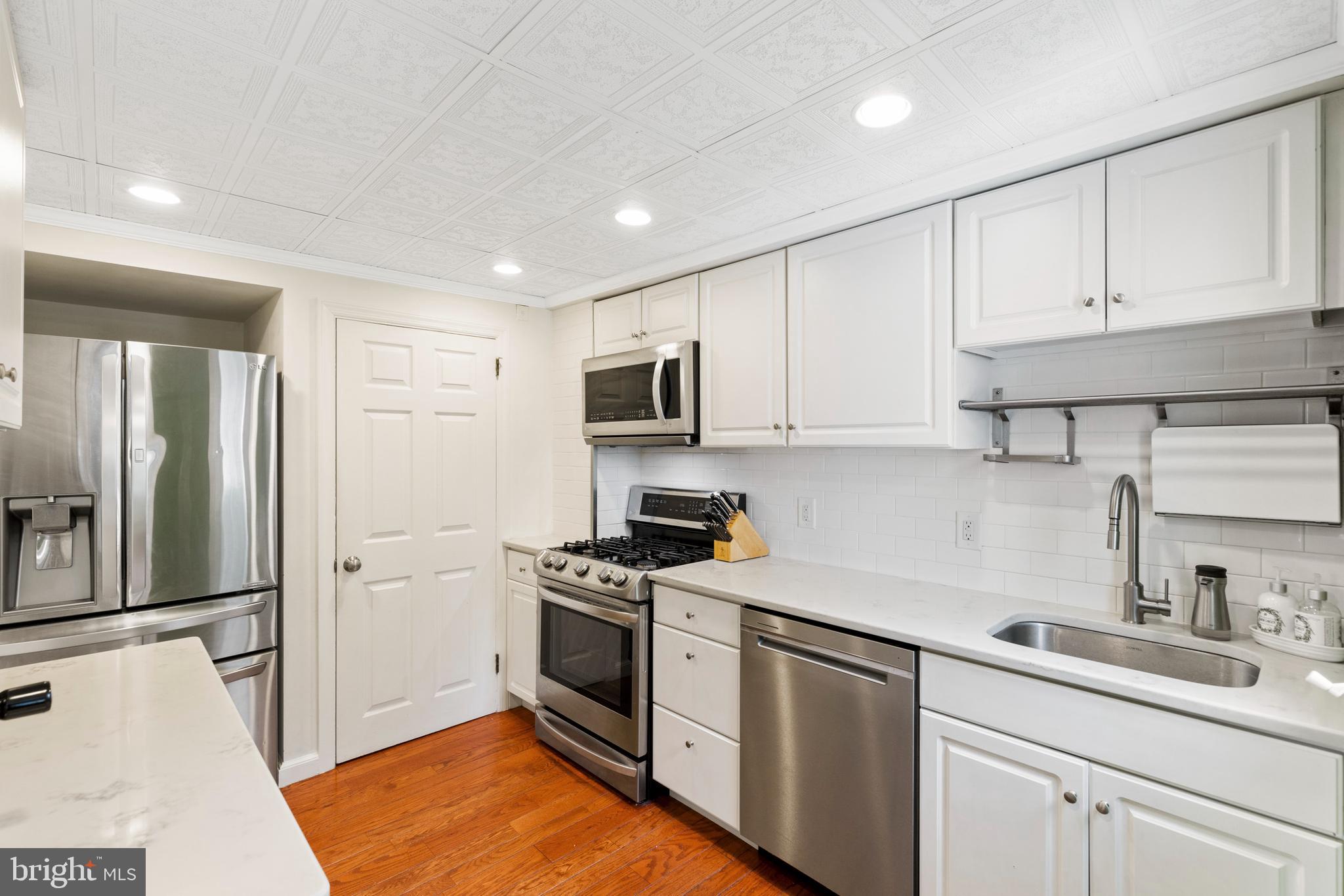 406 Red Leaf Road Wynnewood, PA 19096 - Photo 10 of 36 Updated Kitchen