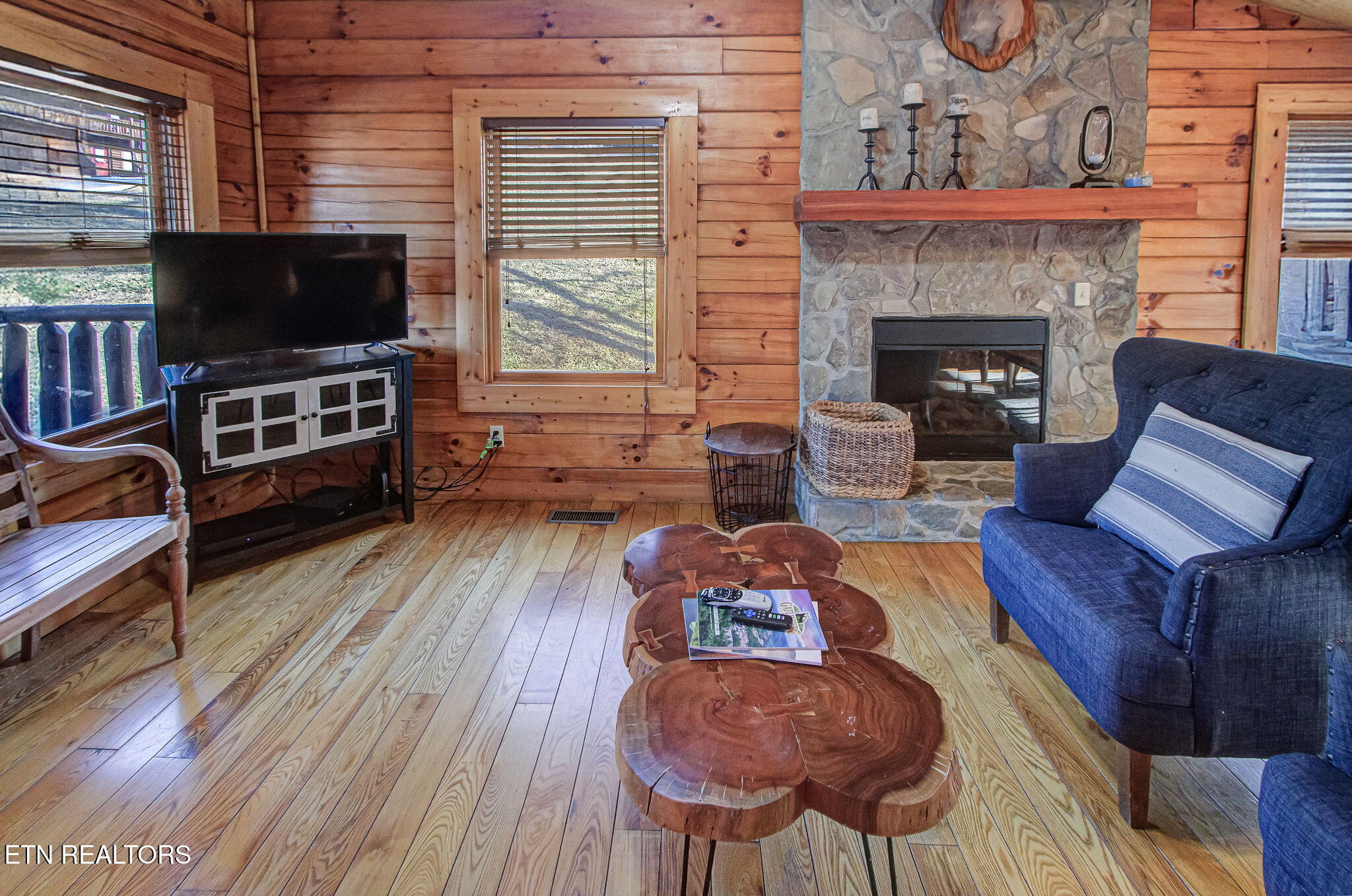 1548 Rainbow Ridge Way Sevierville, TN 37862 - Photo 15 of 46 Living area