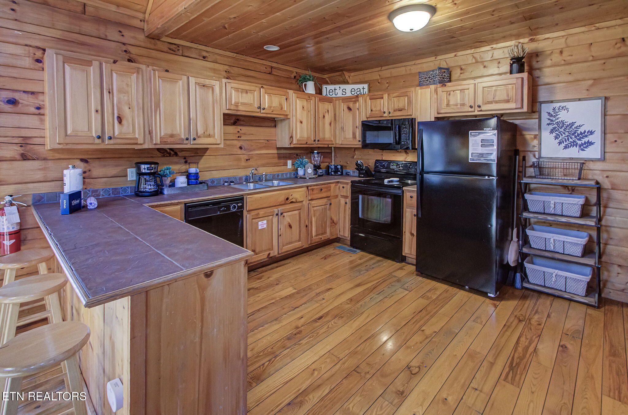 1548 Rainbow Ridge Way Sevierville, TN 37862 - Photo 16 of 46 Kitchen