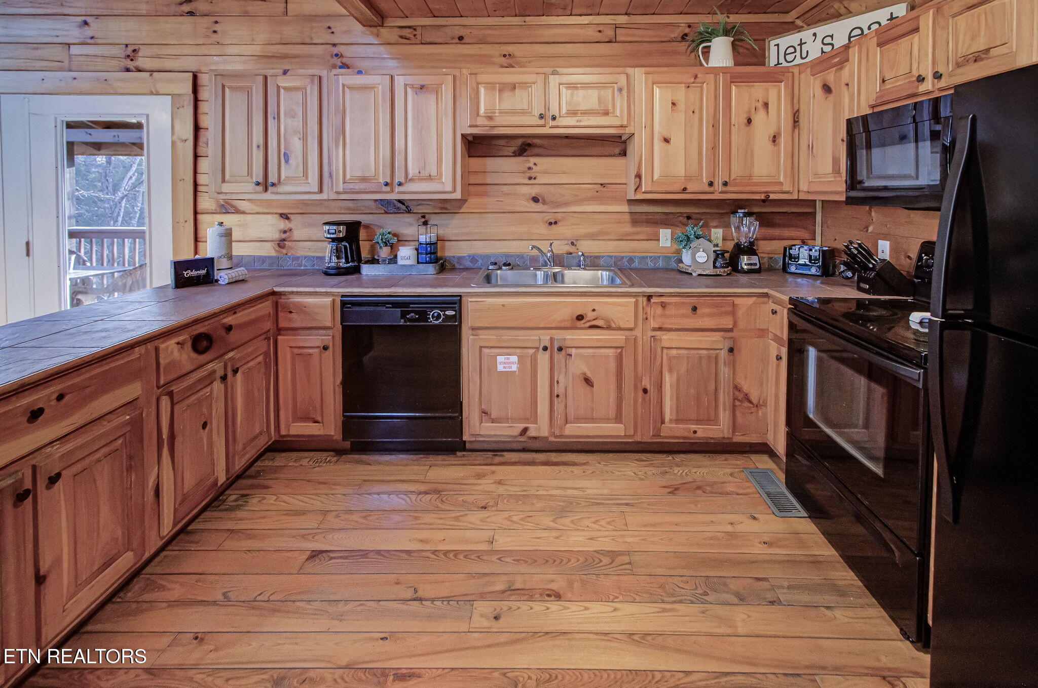 1548 Rainbow Ridge Way Sevierville, TN 37862 - Photo 18 of 46 Kitchen