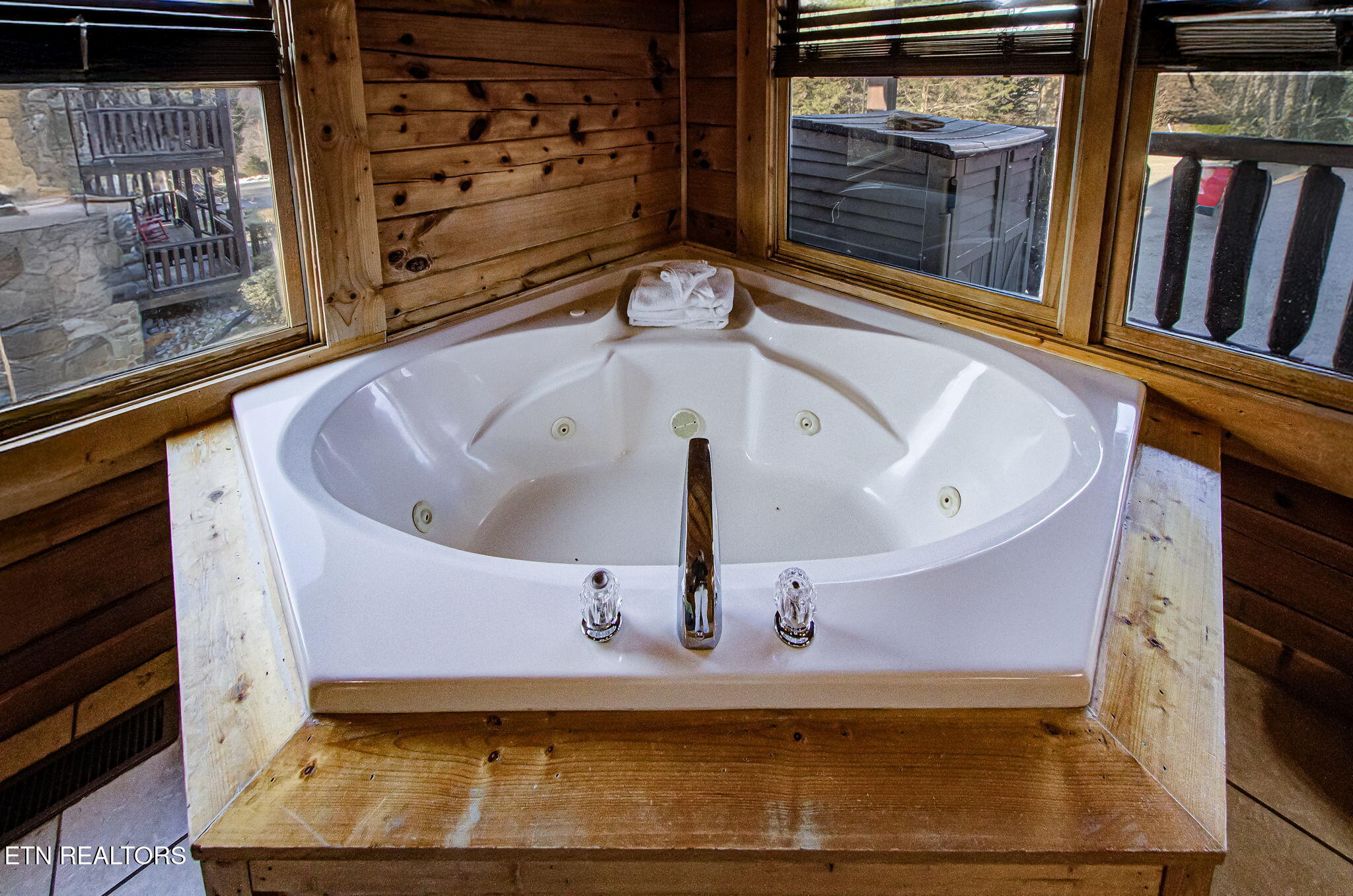 1548 Rainbow Ridge Way Sevierville, TN 37862 - Photo 22 of 46 Suite 1, whirlpool