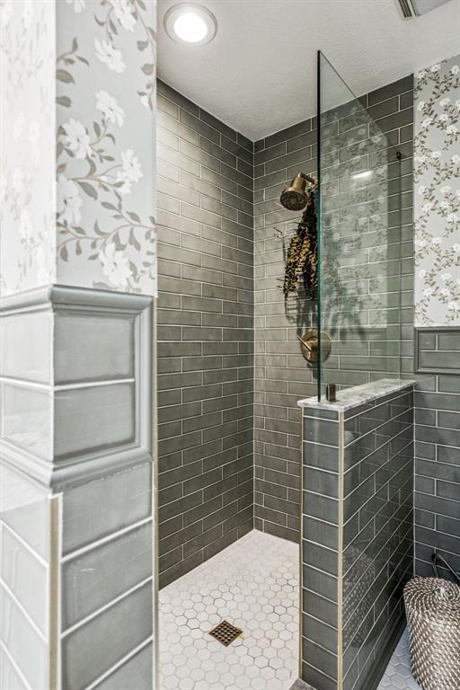 3635 Bryan Street Dallas, TX 75204 - Photo 28 of 40 a bathroom with a shower