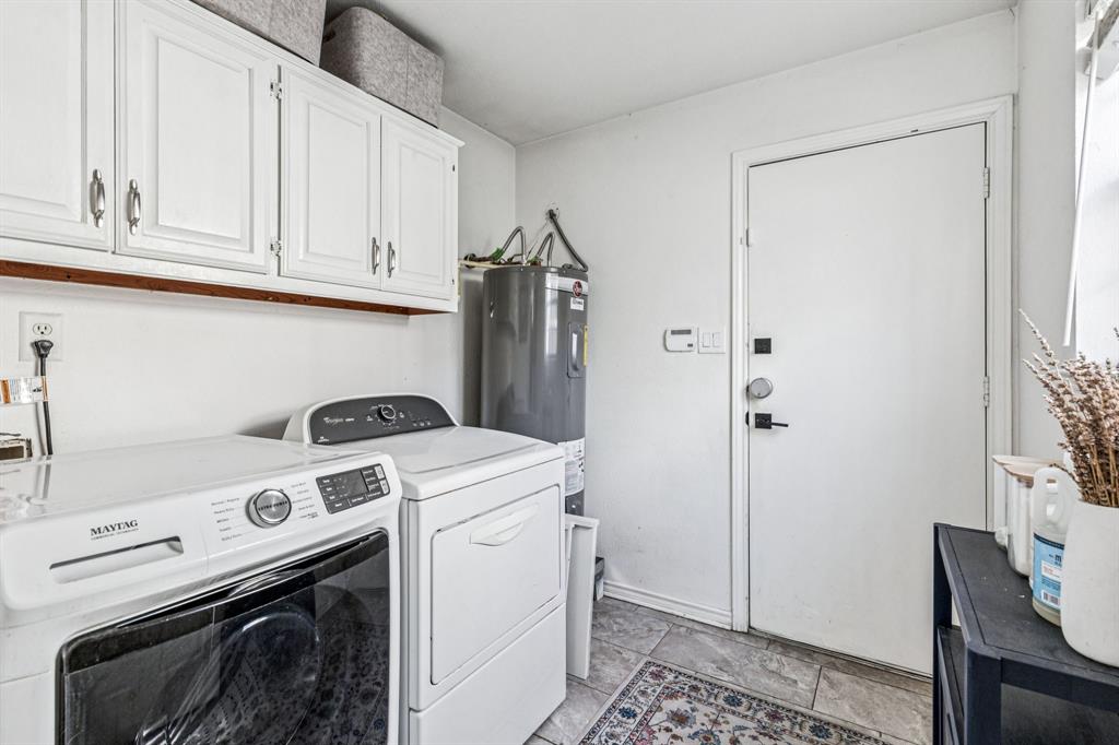 3635 Bryan Street Dallas, TX 75204 - Photo 31 of 40 a utility room with dryer and washer