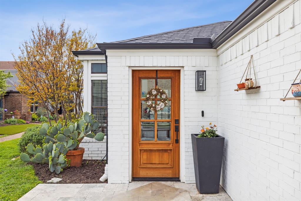 3635 Bryan Street Dallas, TX 75204 - Photo 6 of 40 a front view of a house with outdoor