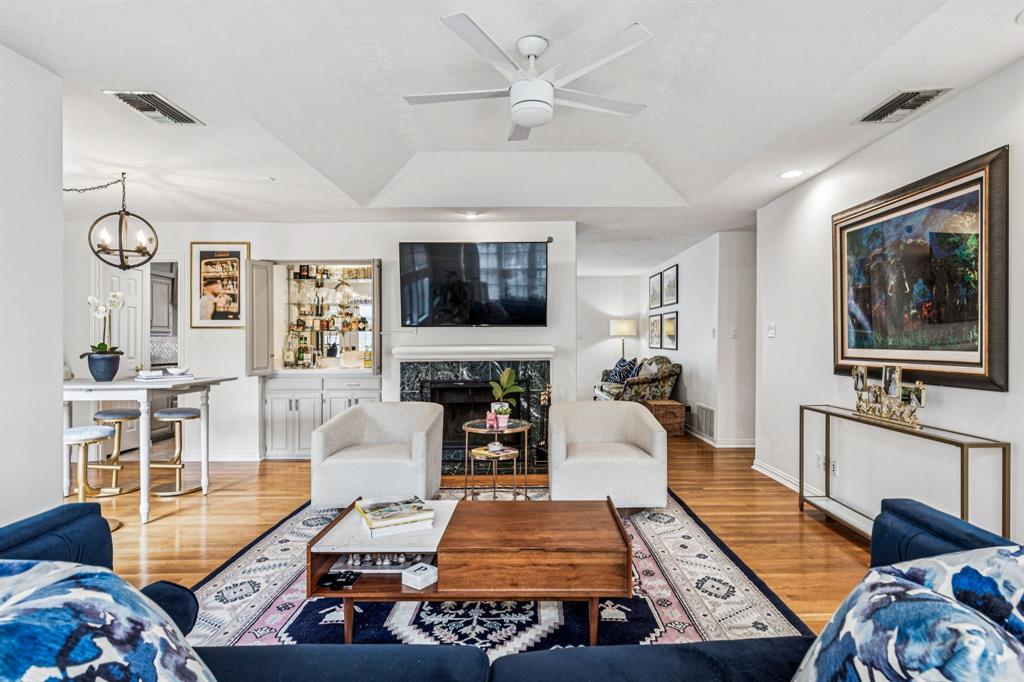 3635 Bryan Street Dallas, TX 75204 - Photo 8 of 40 a living room with furniture and a flat screen tv