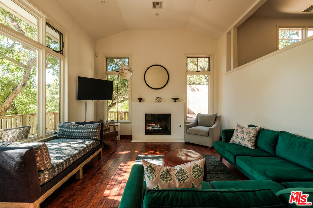 21717 Encina Road Topanga, CA 90290 - Photo 5 of 60