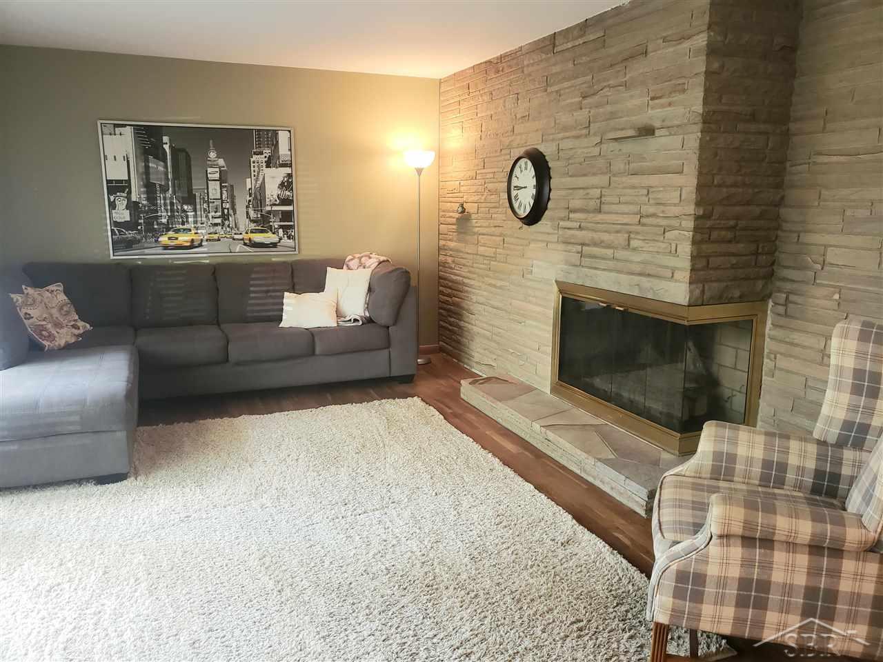 1316 Riser Drive Saginaw, MI 48638 - Photo 5 of 27 Living Room
