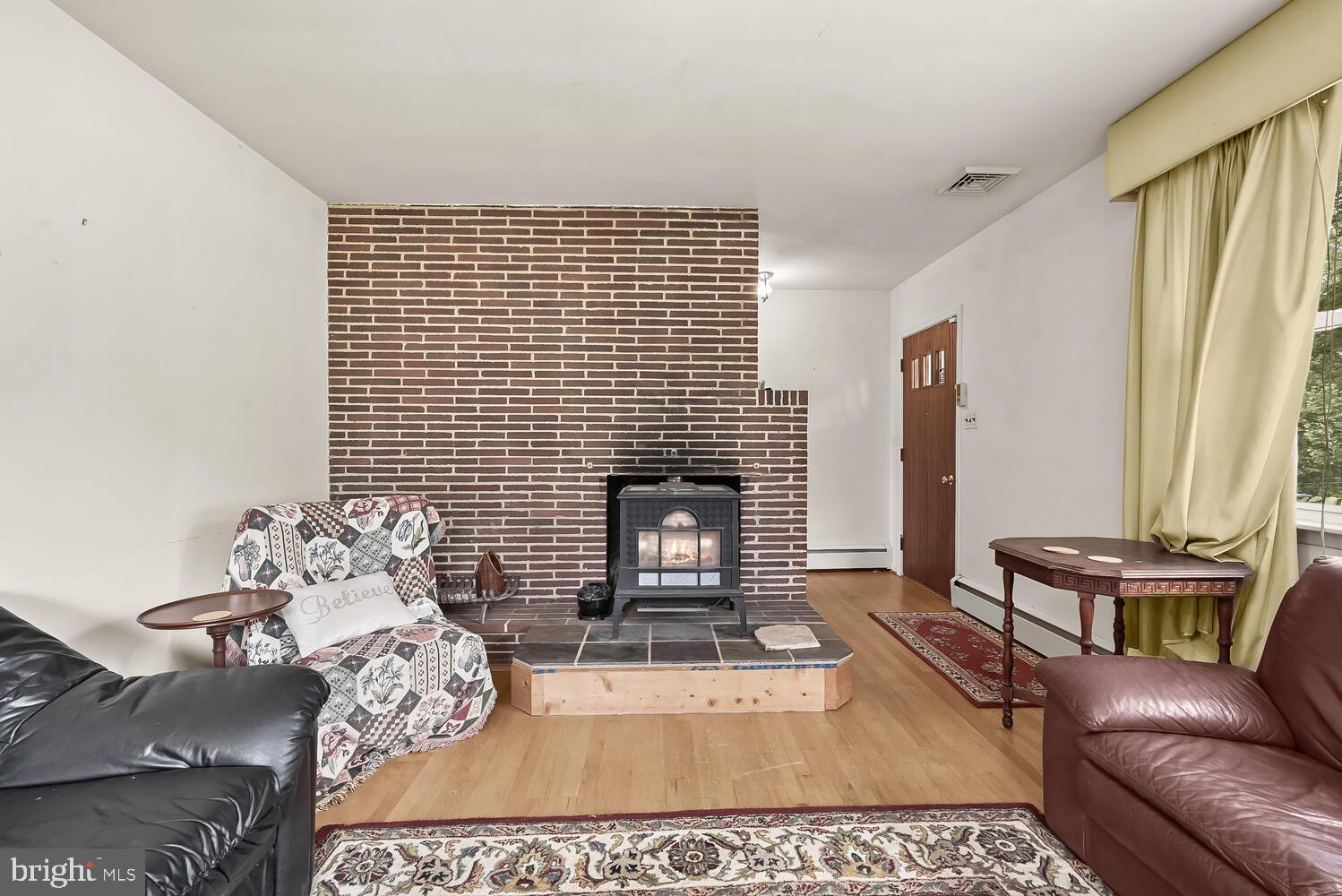 8613 Inwood Road Windsor Mill, MD 21244 - Photo 3 of 29 Living Room