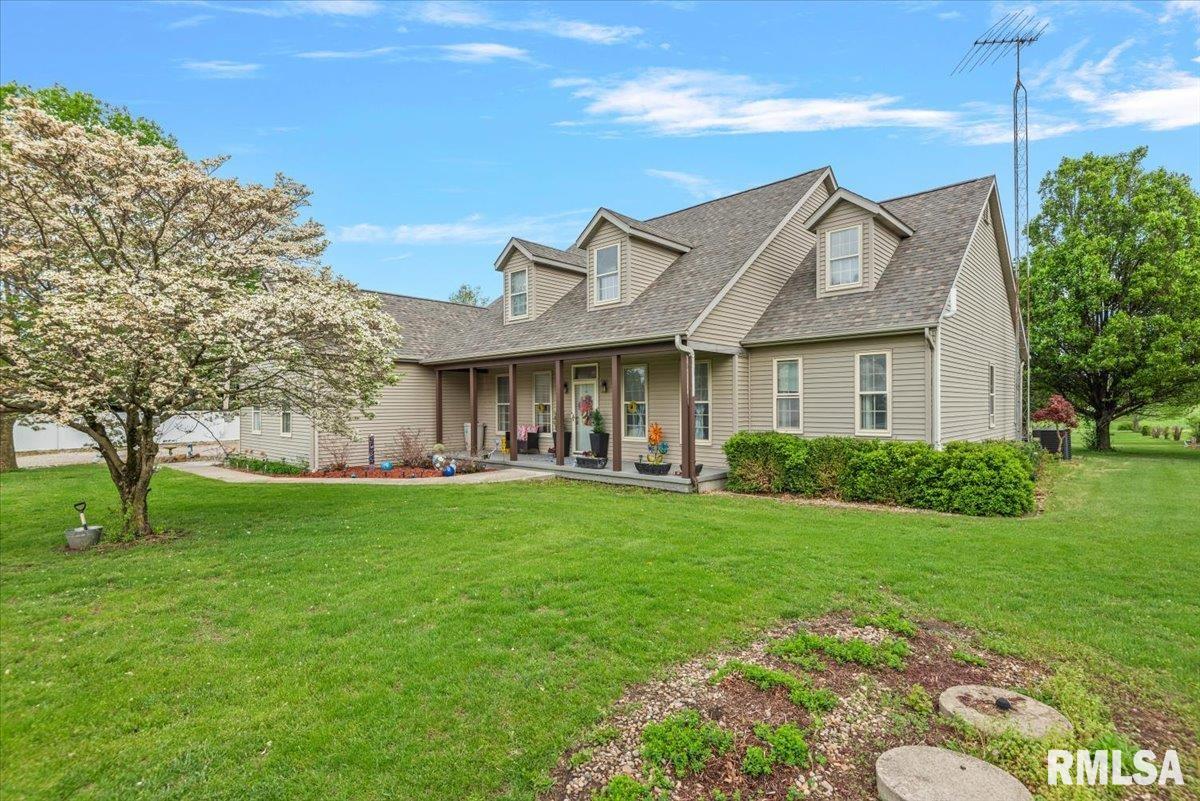 333 West Glenarm Road Glenarm, IL 62536 - Photo 1 of 68