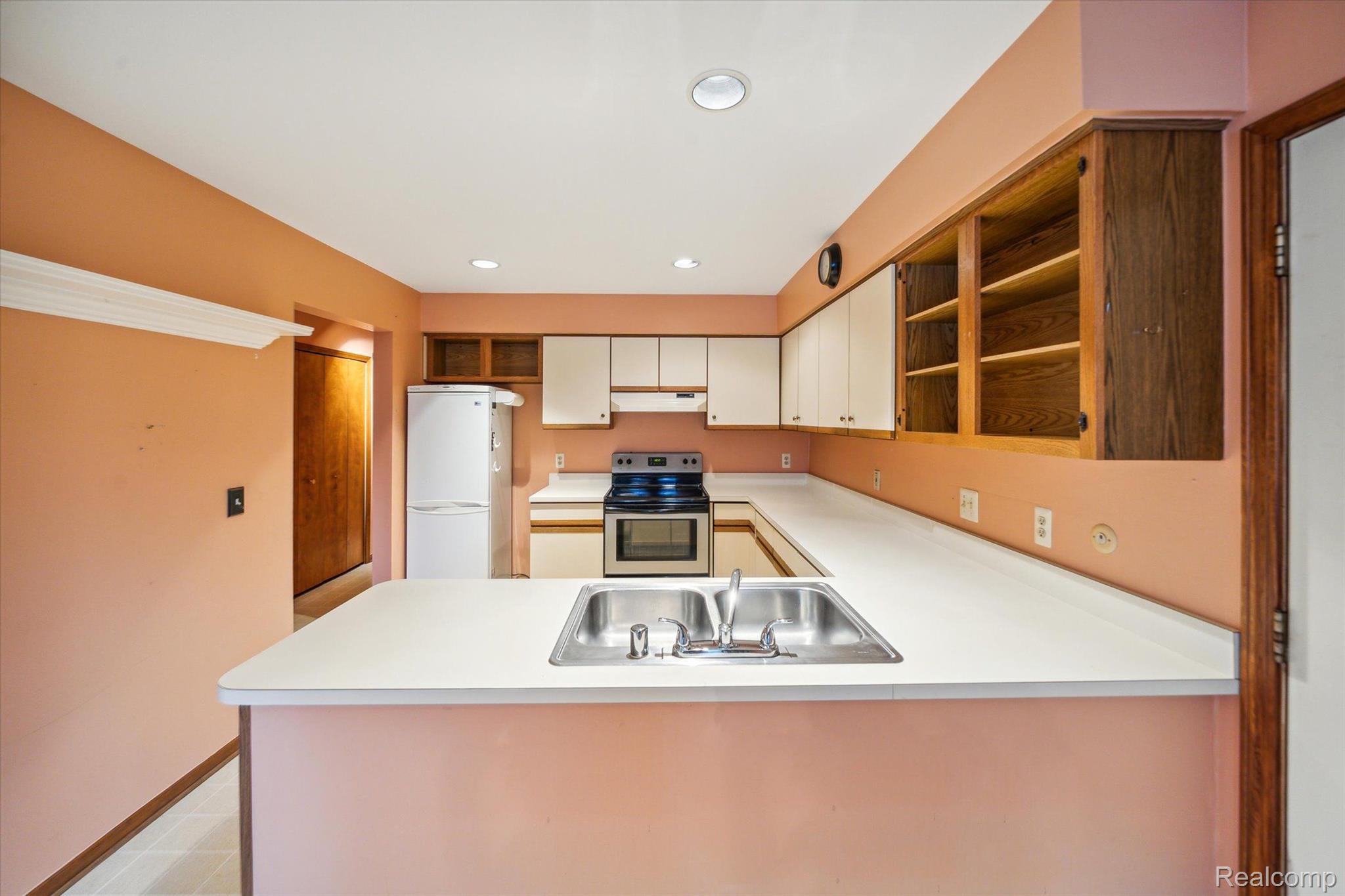 2214 London Bridge Drive Rochester, MI 48307 - Photo 11 of 21 Gallery Image 11