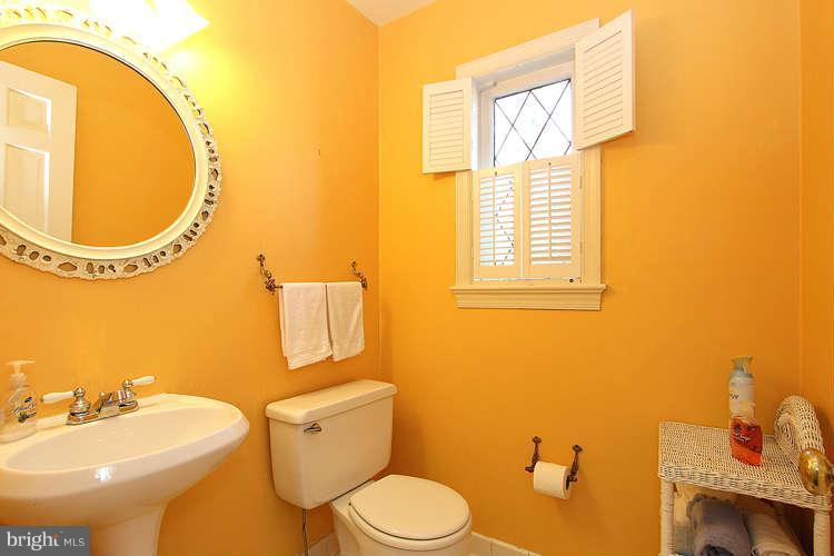 5541 Mohican Road Bethesda, MD 20816 - Photo 11 of 28 Powder Room on Main Level