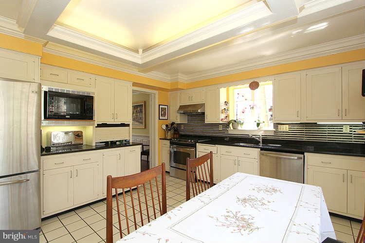 5541 Mohican Road Bethesda, MD 20816 - Photo 10 of 28 Kitchen