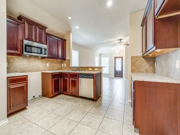 $1,895 | 1312 Silver Maple Lane, Royse City, TX 75189