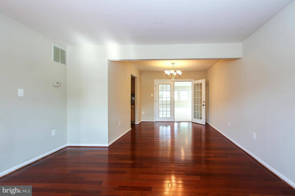 1314 Shallow Ford Road Herndon, VA 20170 - Photo 3 of 28 Living Room
