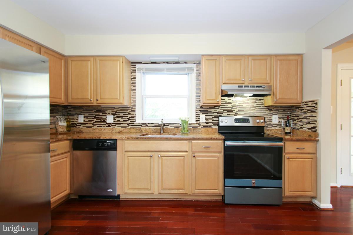 1314 Shallow Ford Road Herndon, VA 20170 - Photo 7 of 28 Updated Kitchen