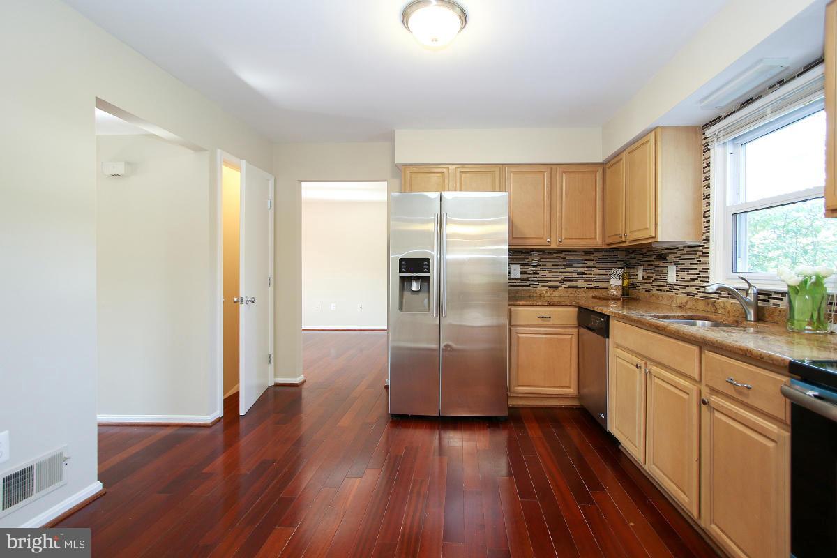 1314 Shallow Ford Road Herndon, VA 20170 - Photo 8 of 28 Kitchen