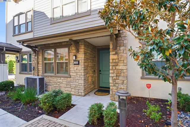 $1,185,000 | 155 Branta Common, Fremont, CA 94539