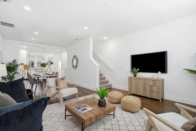 $1,185,000 | 155 Branta Common, Fremont, CA 94539