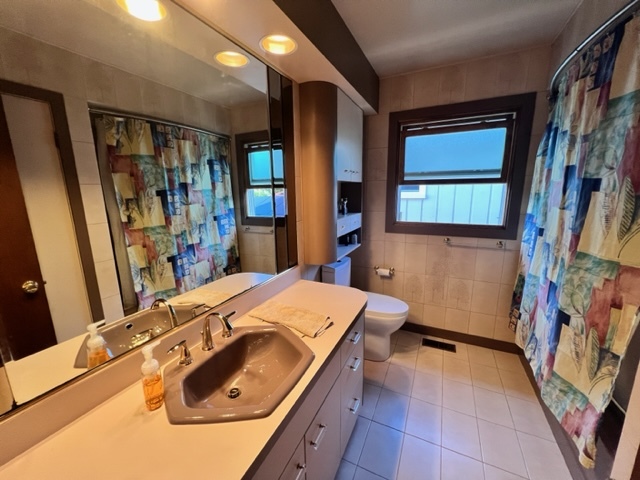 1006 North Delphia Avenue Park Ridge, IL 60068 - Photo 15 of 28 a room with a bed and a flat screen tv