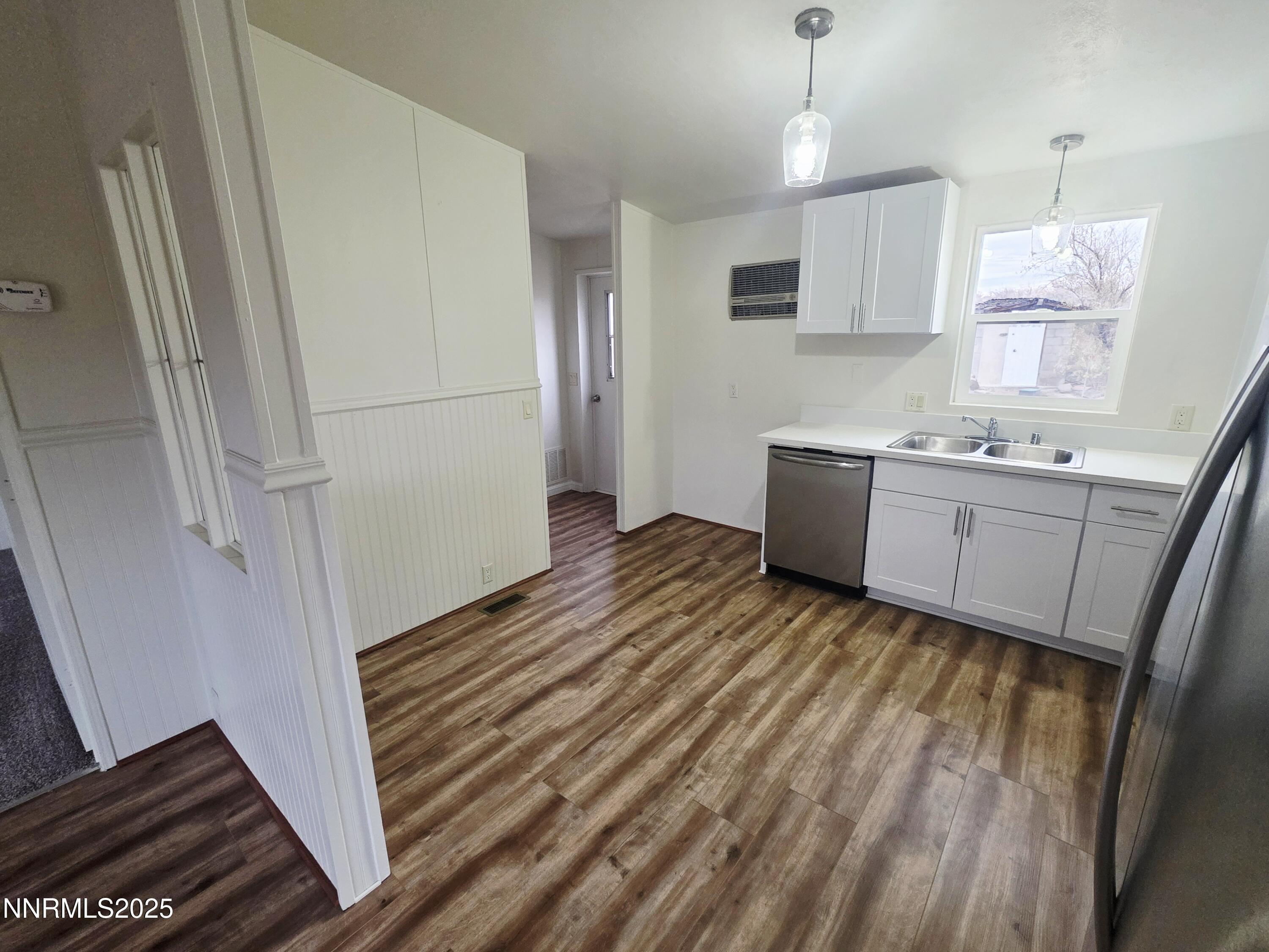 3146 Lone Tree Road Fallon, NV 89406 - Photo 11 of 23 a room with a bed and a dresser