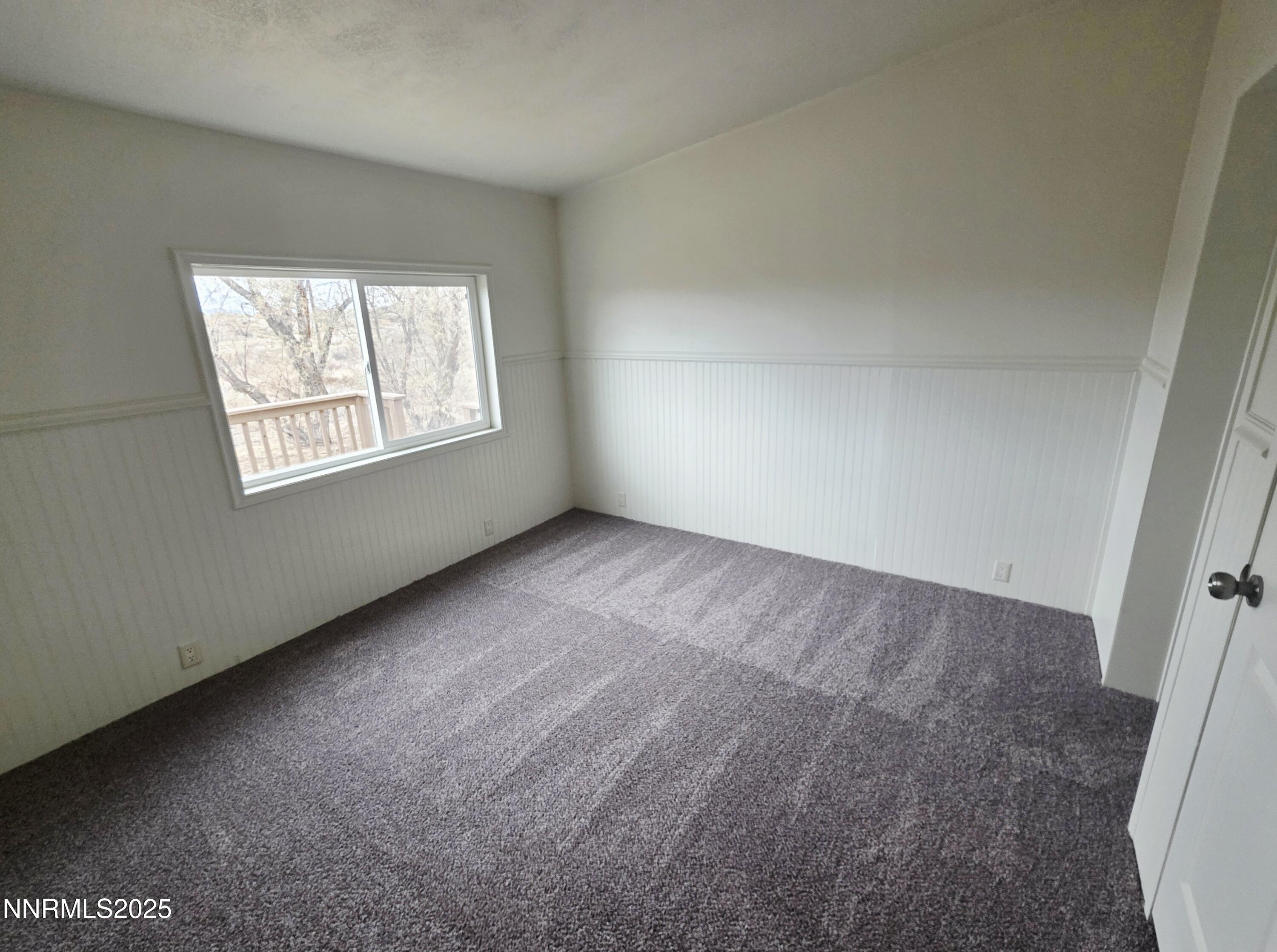 3146 Lone Tree Road Fallon, NV 89406 - Photo 14 of 23 an empty room with a window