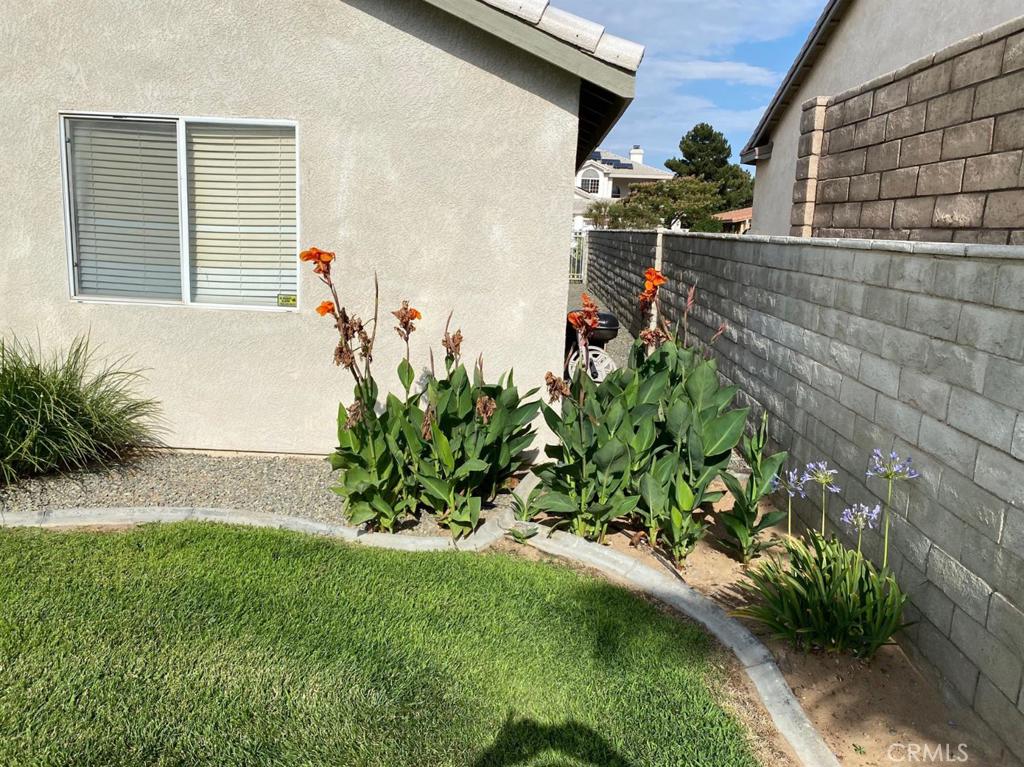 12858 Rain Shadow Road Victorville, CA 92395 - Photo 8 of 15 a backyard of a house with lots of green space