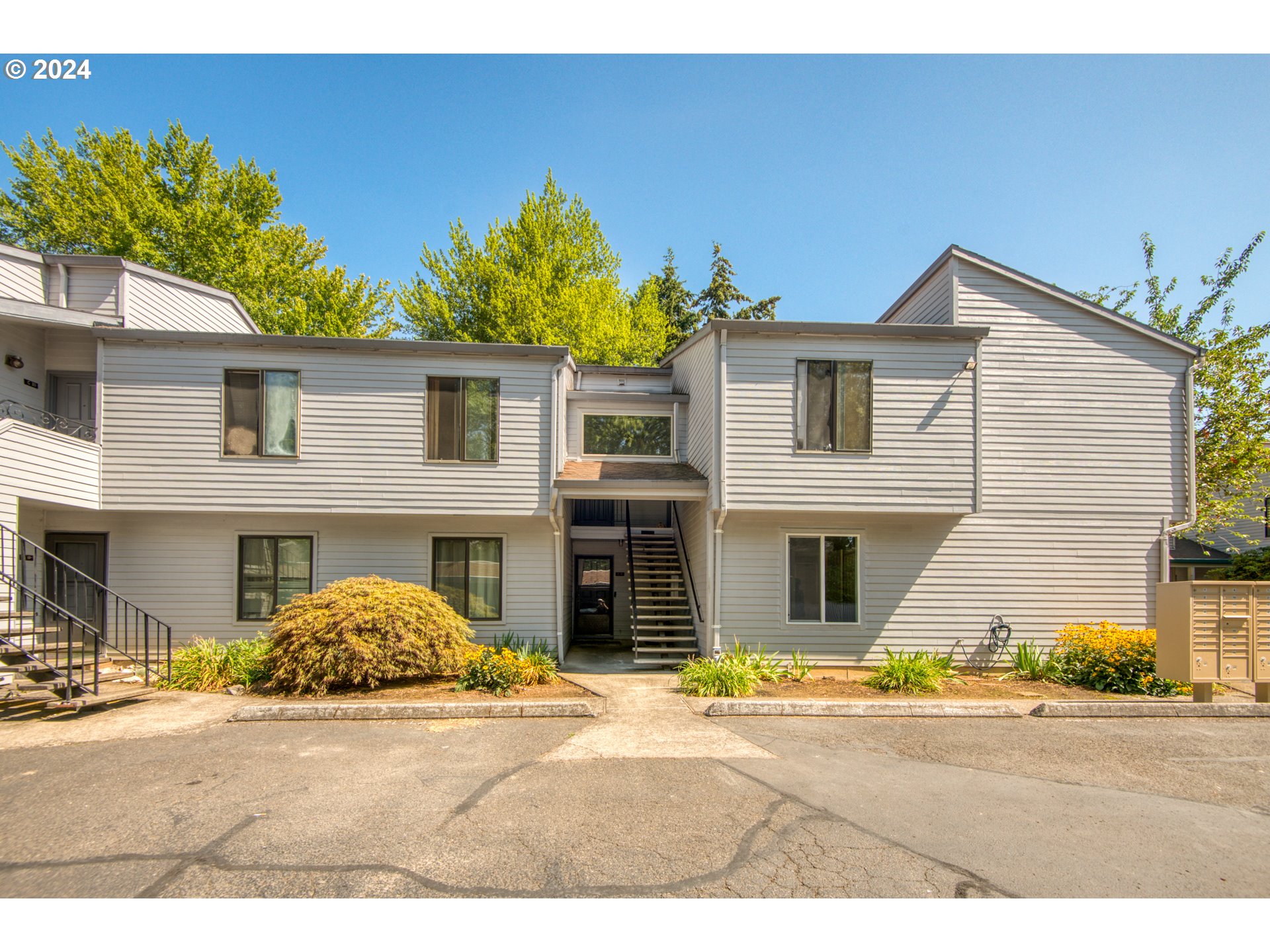14575 Southwest Walker Road, Unit C15 Beaverton, OR 97006 - Photo 1 of 27 Gallery Image 1