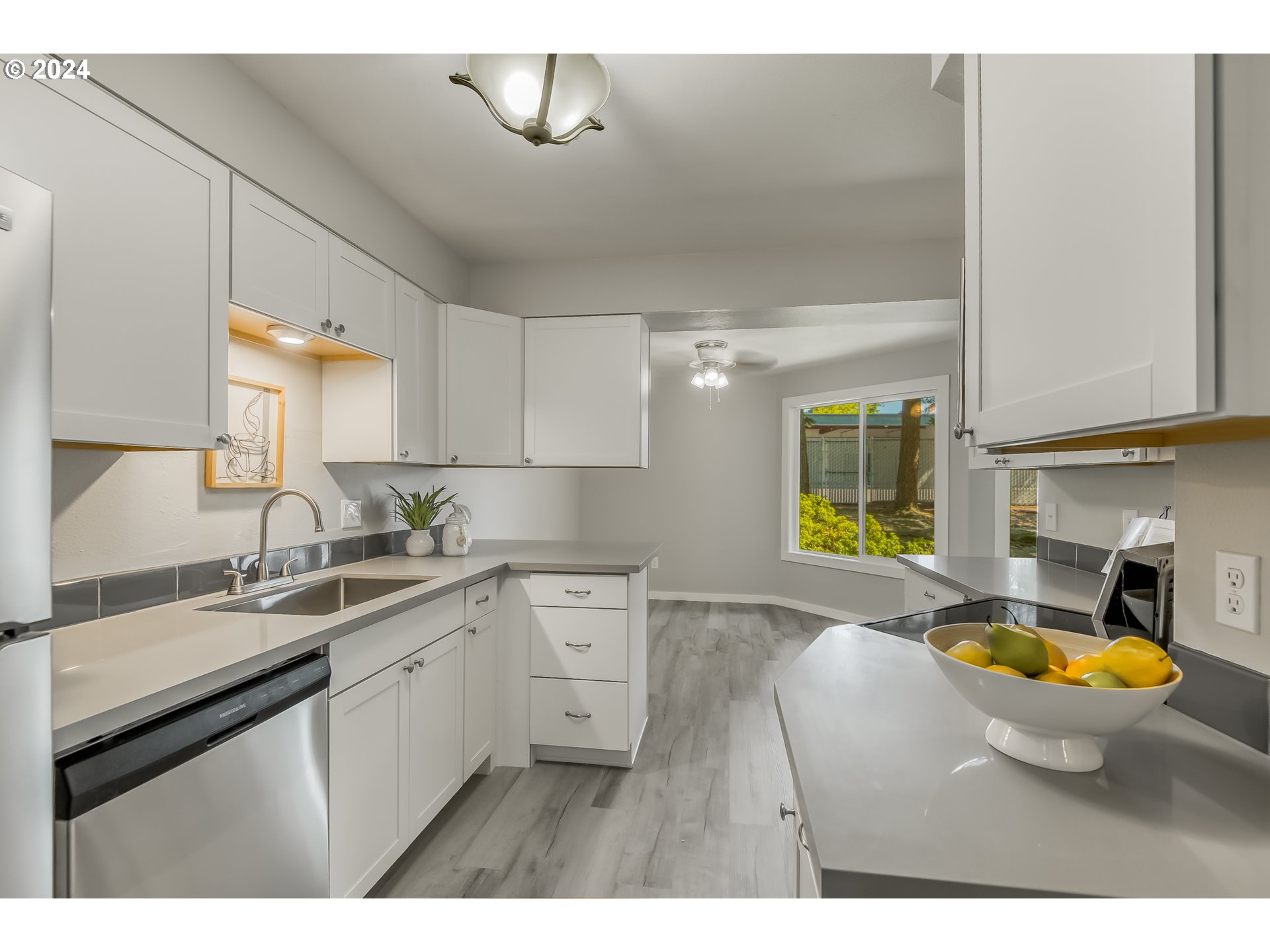 14575 Southwest Walker Road, Unit C15 Beaverton, OR 97006 - Photo 12 of 27 Gallery Image 12