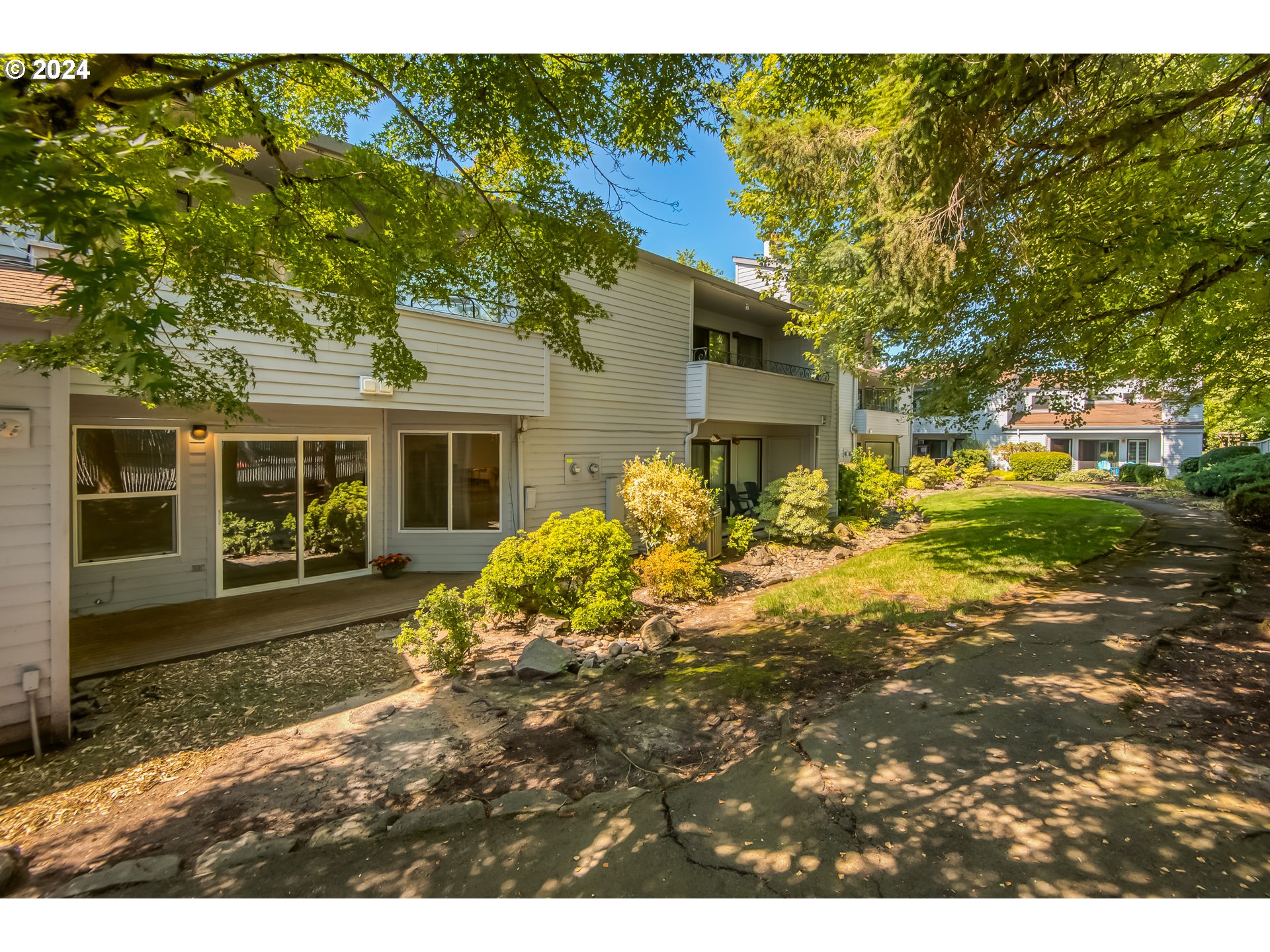 14575 Southwest Walker Road, Unit C15 Beaverton, OR 97006 - Photo 23 of 27 Gallery Image 23