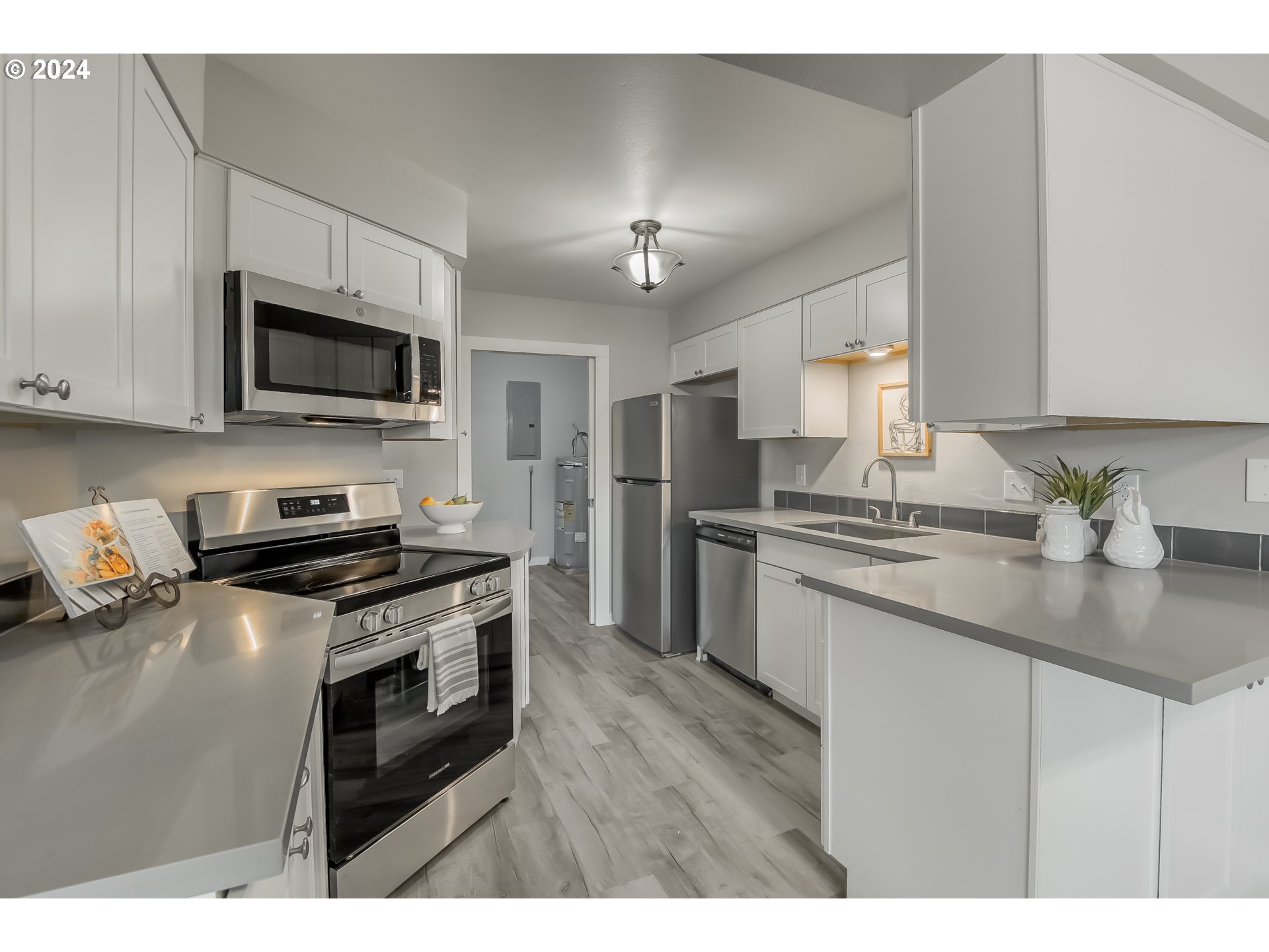 14575 Southwest Walker Road, Unit C15 Beaverton, OR 97006 - Photo 10 of 27 Gallery Image 10
