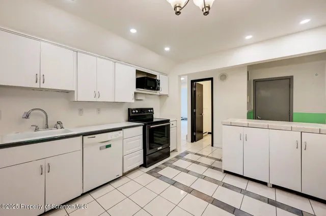 $340,000 | 162 Edgewood Drive East, Clarks Summit, PA 18411