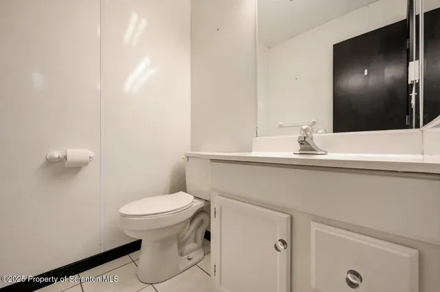 $340,000 | 162 Edgewood Drive East, Clarks Summit, PA 18411