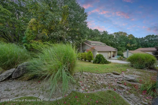 $340,000 | 162 Edgewood Drive East, Clarks Summit, PA 18411