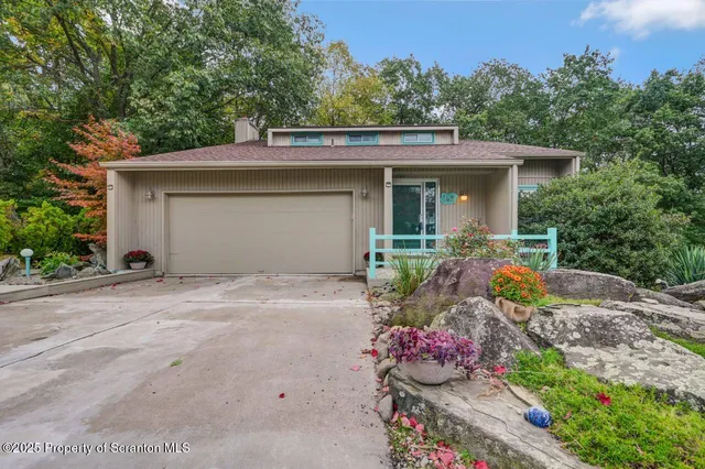 $340,000 | 162 Edgewood Drive East, Clarks Summit, PA 18411