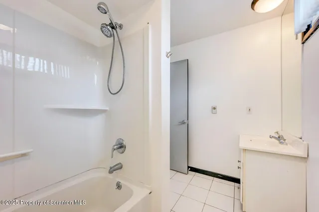 $340,000 | 162 Edgewood Drive East, Clarks Summit, PA 18411