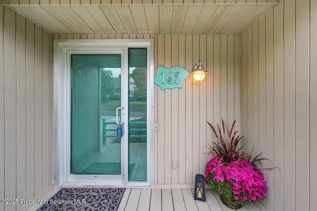 $340,000 | 162 Edgewood Drive East, Clarks Summit, PA 18411