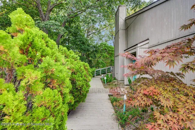 $340,000 | 162 Edgewood Drive East, Clarks Summit, PA 18411