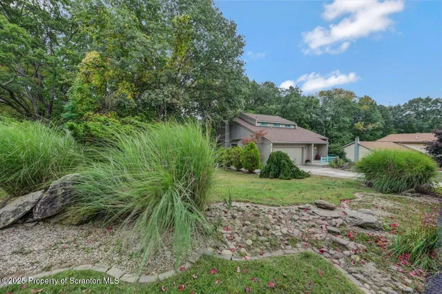 $340,000 | 162 Edgewood Drive East, Clarks Summit, PA 18411