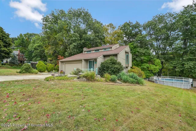 $340,000 | 162 Edgewood Drive East, Clarks Summit, PA 18411