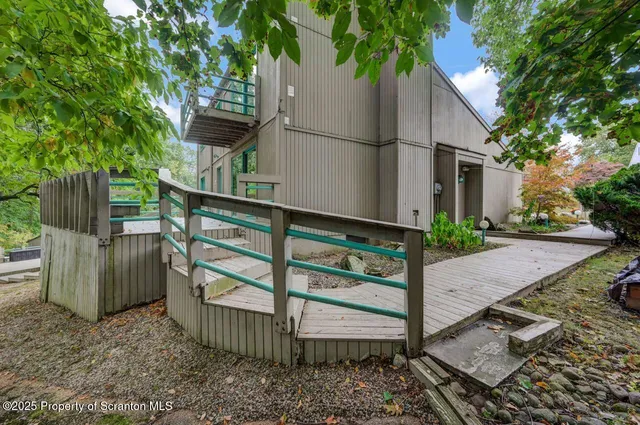 $340,000 | 162 Edgewood Drive East, Clarks Summit, PA 18411