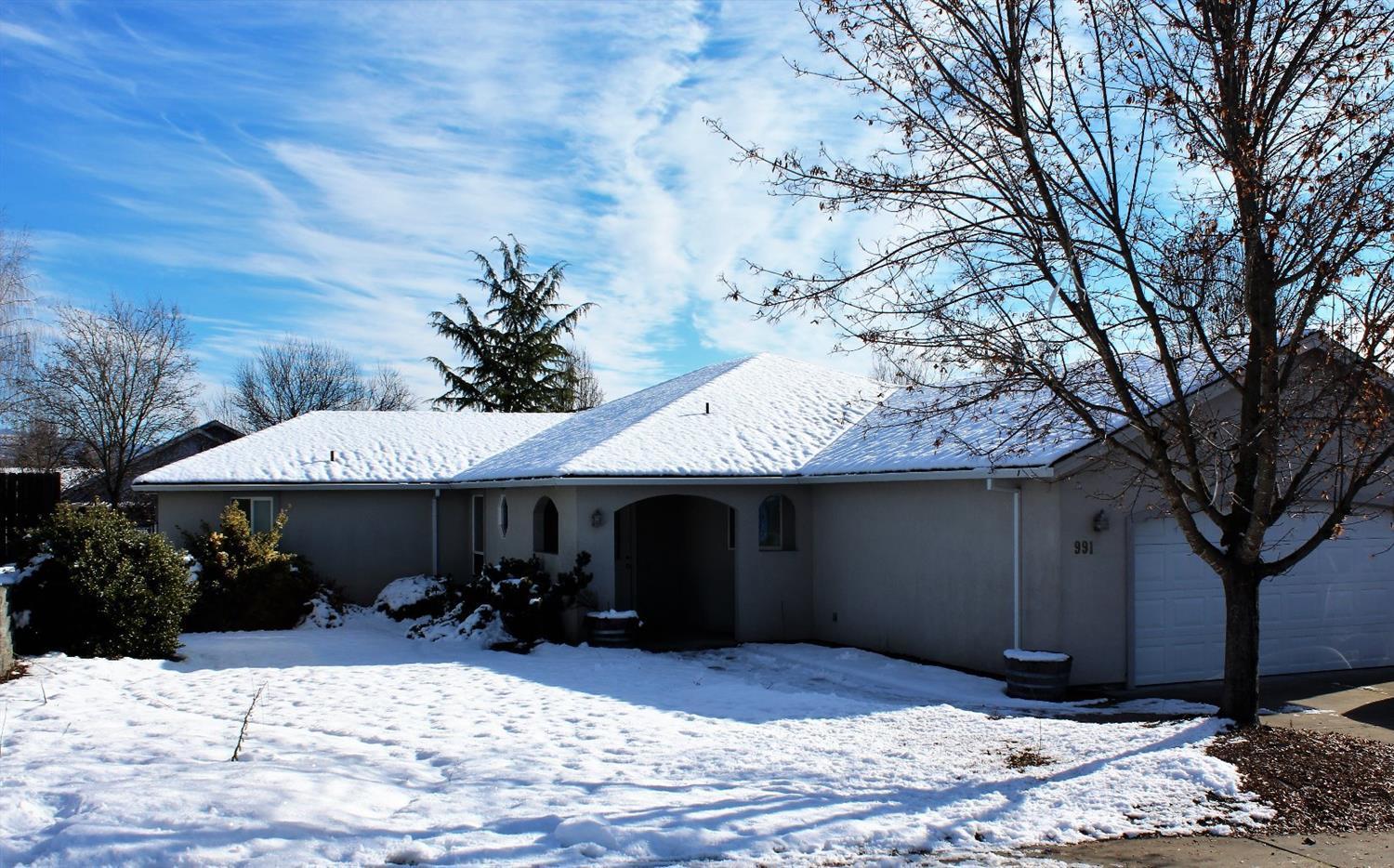 991 Ridgeview Drive Eagle Point, OR 97524 - Photo 1 of 6 Front view