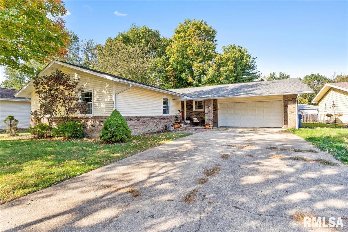 2229 Trowbridge Road Springfield, IL 62703 - Photo 2 of 37